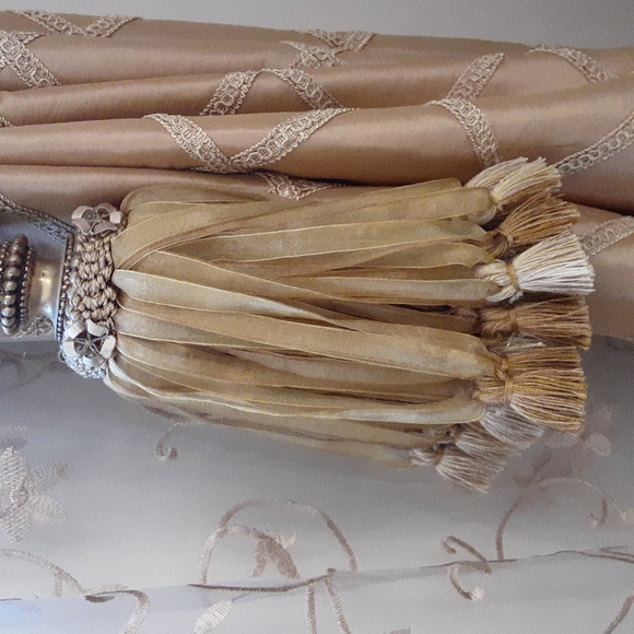 SET OF 8 HORCHOW ANTIQUE GOLD CURTAIN TIE BACKS - Picture 6 of 11